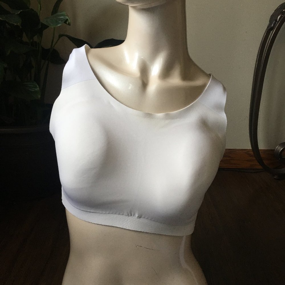 Lululemon White Wireless Sports Bra 36D